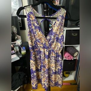 Cute summer dress with open back and lace